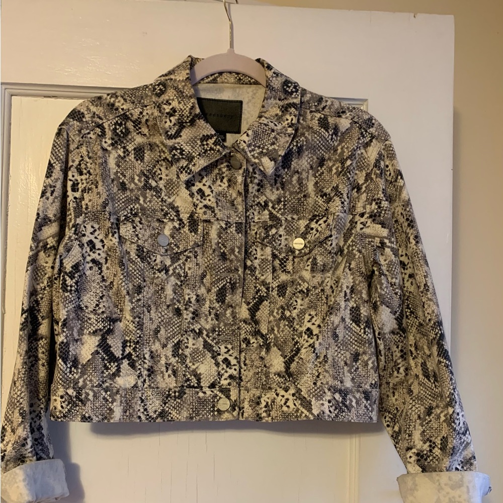 Sanctuary Snake Print Cropped Denim Jacket. Size XS